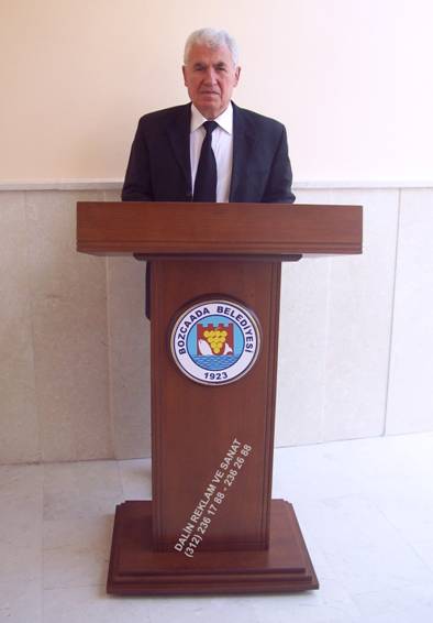 KONUŞMA KÜRSÜSÜ KLASİK MODEL BELEDİYE CEVİZ RENGİ2